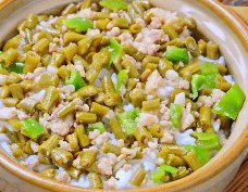 肉末酸豆角盖浇饭