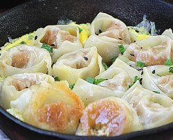 馄饨抱蛋