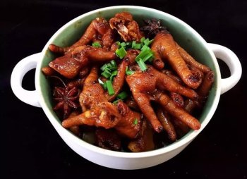 东莞饭堂承包红烧鸡爪的做法