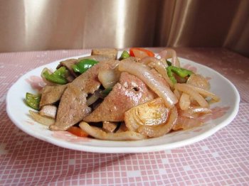 东莞饭堂承包洋葱炒猪肝的做